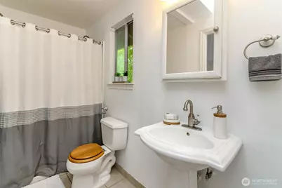 2426 E Pioneer, Puyallup, WA 98372 - Photo 17