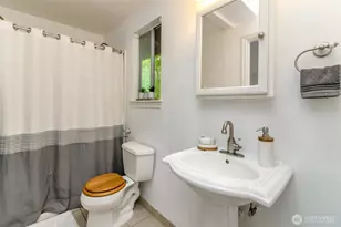 2426 E Pioneer, Puyallup, WA 98372 - Photo 17