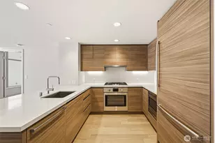 583 Battery St, Seattle, WA 98121 - Photo 9