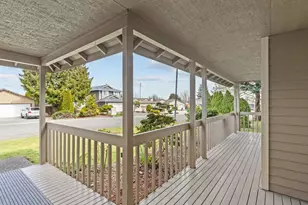 1027 SW 348th Pl, Federal Way, WA 98023 - Photo 3