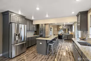 2502 NE 7th St, Renton, WA 98056 - Photo 5