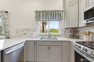 1706 NE Joanne Ln, Bremerton, WA 98311 - Photo 9