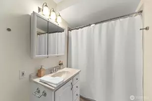 1516 NE 96th St, Seattle, WA 98115 - Photo 17