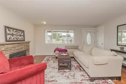 1060 Lynnwood Avenue NE, Renton, WA 98056 - Photo 7
