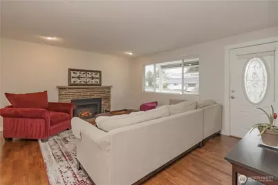 1060 Lynnwood Avenue NE, Renton, WA 98056 - Photo 5