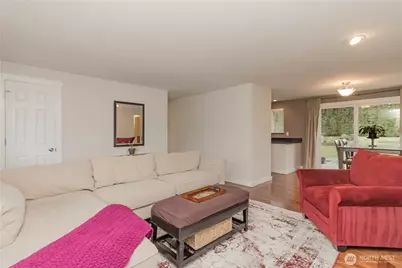 1060 Lynnwood Avenue NE, Renton, WA 98056 - Photo 9