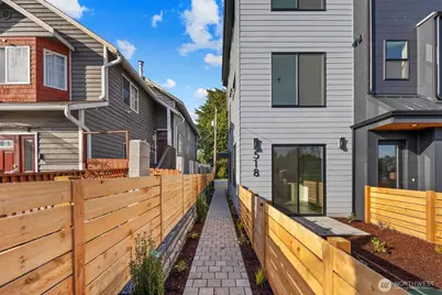 518 N 102nd Street, Seattle, WA 98133 - Photo 13