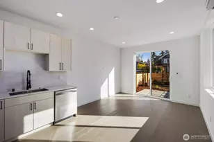 518 N 102nd St, Seattle, WA 98133 - Photo 5