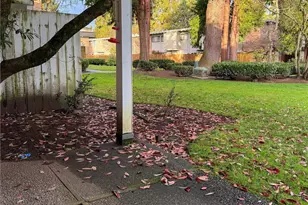 12230 SE 60th St, Bellevue, WA 98006 - Photo 17