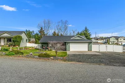 1989 4th St SE, East Wenatchee, WA 98802 - Photo 1