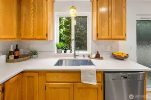 8508 29th Ave NW, Seattle, WA 98117 - Photo 11