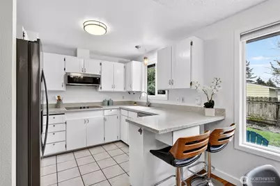 927 S 240th Place, Des Moines, WA 98198 - Photo 11