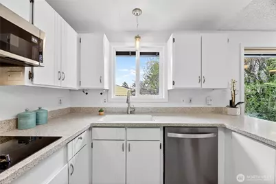 927 S 240th Place, Des Moines, WA 98198 - Photo 13