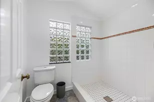 2708 NE 98th St, Seattle, WA 98115 - Photo 11