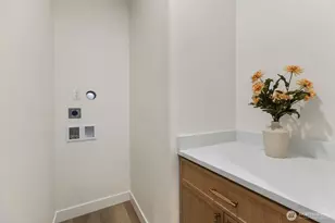 8508 1st Ave NE, Seattle, WA 98115 - Photo 17