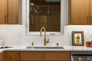 8508 1st Ave NE, Seattle, WA 98115 - Photo 13