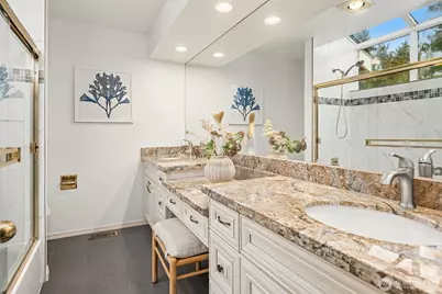 8550 NE 28th Street, Hunts Point, WA 98004 - Photo 29