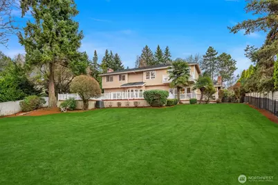 8550 NE 28th Street, Hunts Point, WA 98004 - Photo 33