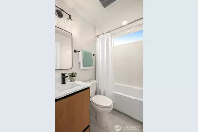 1127 B 10th Avenue E, Seattle, WA 98102 - Photo 15