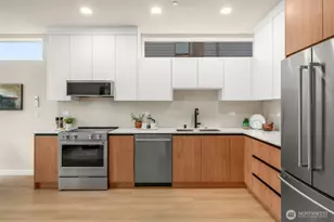 1127 B 10th Ave E, Seattle, WA 98102 - Photo 7