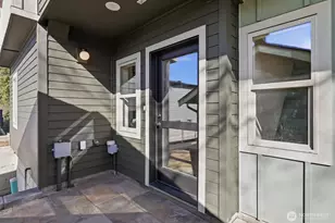 4584 22nd Ave SW, Seattle, WA 98106 - Photo 3