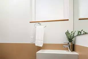 114 N 39th St, Seattle, WA 98103 - Photo 9