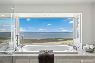 15628 Point Monroe Dr NE, Bainbridge Island, WA 98110 - Photo 17