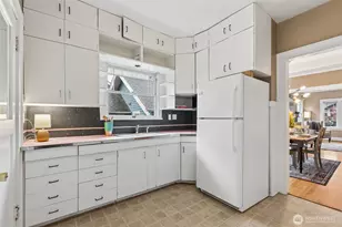 4220 Francis Ave N, Seattle, WA 98103 - Photo 9