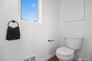 11242 Evanston Ave N, Seattle, WA 98133 - Photo 21