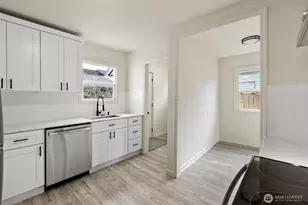 2414 S 8th St, Tacoma, WA 98405 - Photo 11