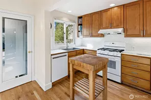 8053 Brooklyn Ave NE, Seattle, WA 98115 - Photo 9