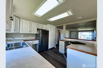 2735 Locust Avenue W, University Place, WA 98466 - Photo 7