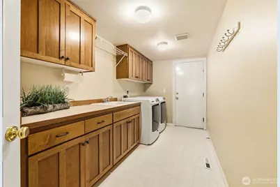 2401 Lyons Avenue NE, Renton, WA 98059 - Photo 23