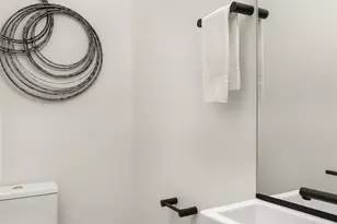 219 NE 75th St, Seattle, WA 98115 - Photo 11