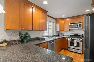 13718 N Midvale Ave, Seattle, WA 98133 - Photo 9