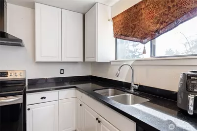 158 136th St E, Tacoma, WA 98445 - Photo 7