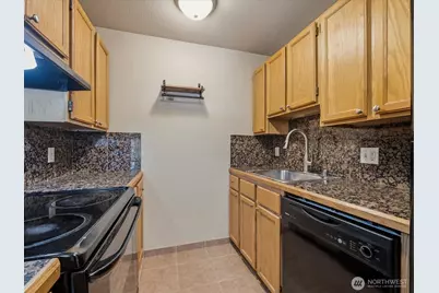 14344 N Stone Avenue #32, Seattle, WA 98133 - Photo 9