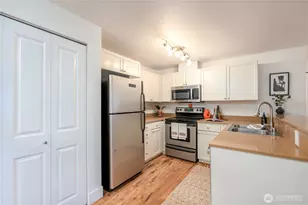 566 Prospect St, Seattle, WA 98109 - Photo 7