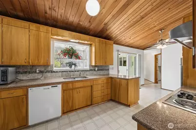 12502 Bingham Avenue E, Tacoma, WA 98446 - Photo 11