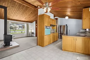 12502 Bingham Ave E, Tacoma, WA 98446 - Photo 9