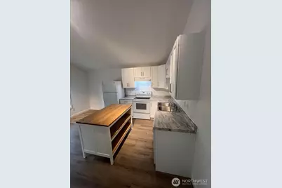 10443 17 Avenue SW, Seattle, WA 98146 - Photo 21