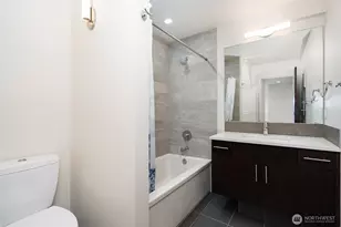 4262 Linden Ave N, Seattle, WA 98103 - Photo 11