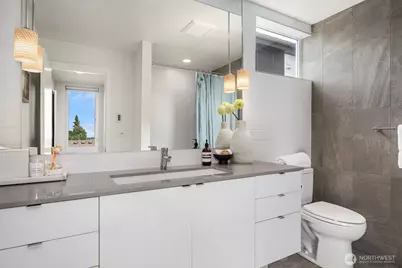 6710 36th Avenue SW #B, Seattle, WA 98126 - Photo 17