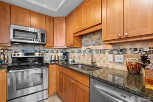 2201 3rd Ave, Seattle, WA 98121 - Photo 11