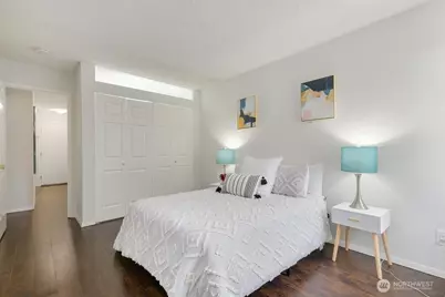 7930 SE 34th Street #513, Mercer Island, WA 98040 - Photo 17