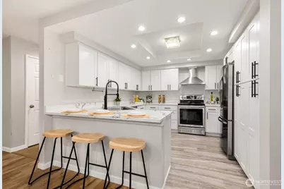 7600 SE 29th St #311, Mercer Island, WA 98040 - Photo 9