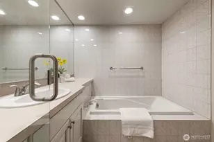 2400 8th Ave N, Seattle, WA 98109 - Photo 25