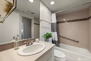 2400 8th Ave N, Seattle, WA 98109 - Photo 19