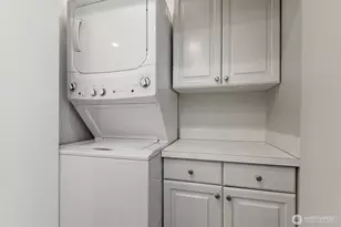 2400 8th Ave N, Seattle, WA 98109 - Photo 21