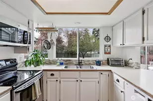 11019 SE 222nd St, Kent, WA 98031 - Photo 9